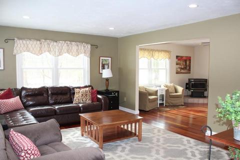 115 South St, Upton, MA 01568 photo 11