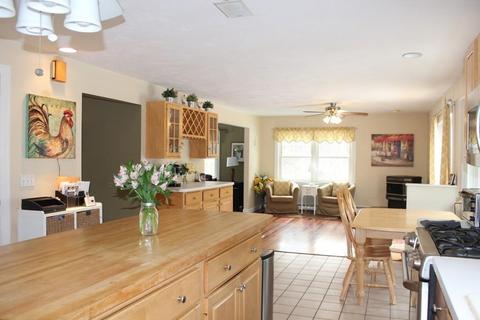 115 South St, Upton, MA 01568 photo 6