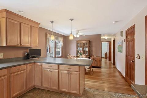 33 Damon St, Danvers, MA 01923 photo 3