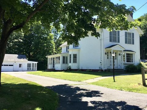3 Maple St, Williamsburg, MA 01096 photo 1