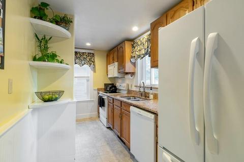 283 Eighth Ave, Woonsocket, RI 02895 photo 4
