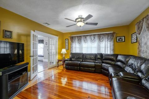 283 Eighth Ave, Woonsocket, RI 02895 photo 2