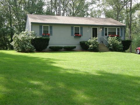 7 Hickory Ln, Webster, MA 01570 photo 2