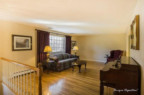 21 Applegate Ln, Reading, MA 01867 photo 4