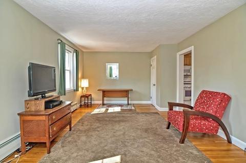 909 Old Post Rd, Walpole, MA 02081 photo 4