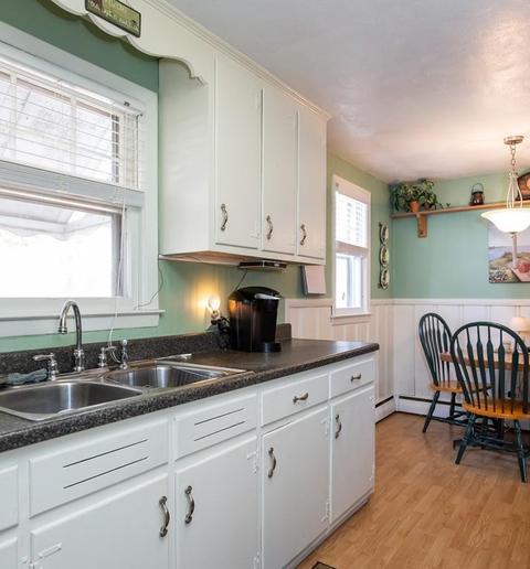 98 Cherokee Dr, Springfield, MA 01109 photo 17