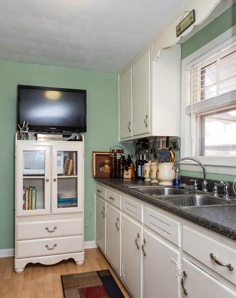 98 Cherokee Dr, Springfield, MA 01109 photo 15