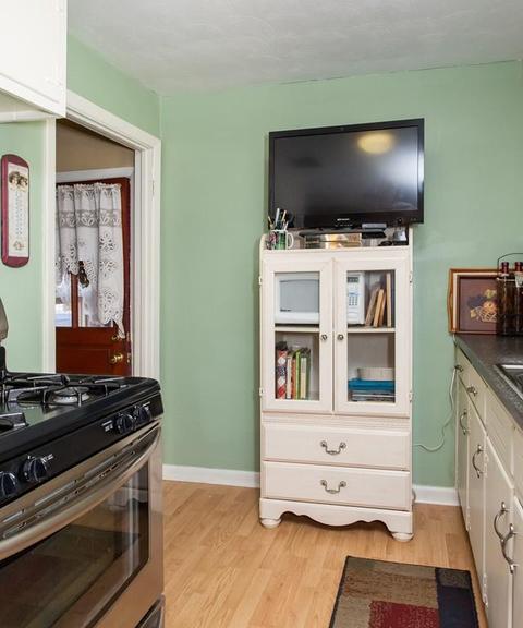 98 Cherokee Dr, Springfield, MA 01109 photo 16
