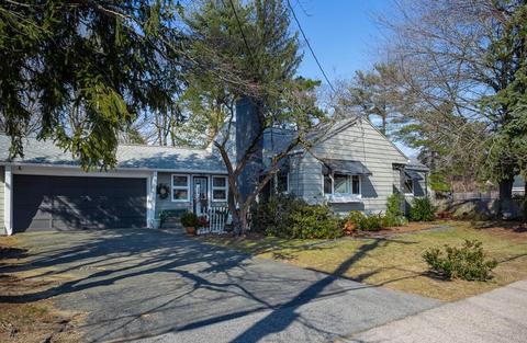 98 Cherokee Dr, Springfield, MA 01109 photo 1