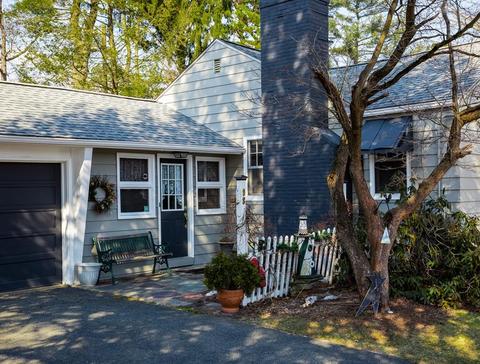 98 Cherokee Dr, Springfield, MA 01109 photo 8