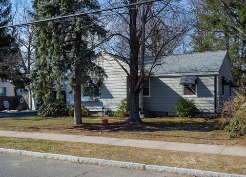 98 Cherokee Dr, Springfield, MA 01109 photo 3