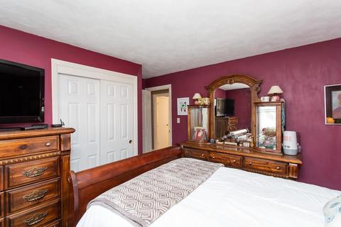 98 Cherokee Dr, Springfield, MA 01109 photo 23