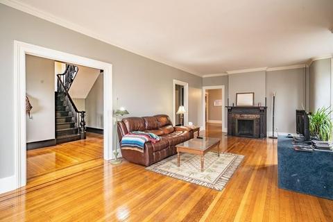37 Avon Pl, Springfield, MA 01105 photo 5