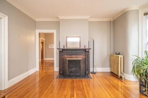37 Avon Pl, Springfield, MA 01105 photo 6