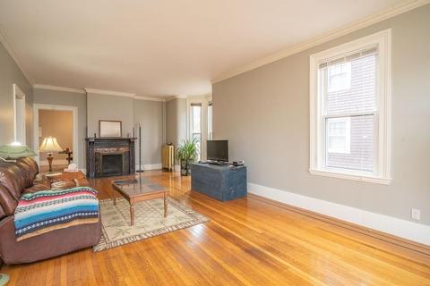 37 Avon Pl, Springfield, MA 01105 photo 4