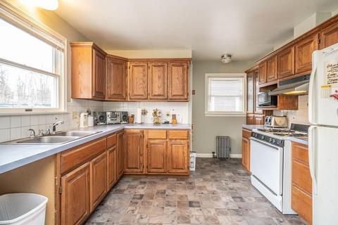 37 Avon Pl, Springfield, MA 01105 photo 12