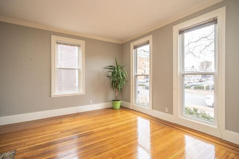 37 Avon Pl, Springfield, MA 01105 photo 3