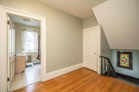 37 Avon Pl, Springfield, MA 01105 photo 16