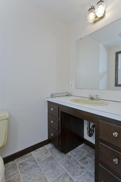 115 Labelle Cir, Chicopee, MA 01020 photo 12