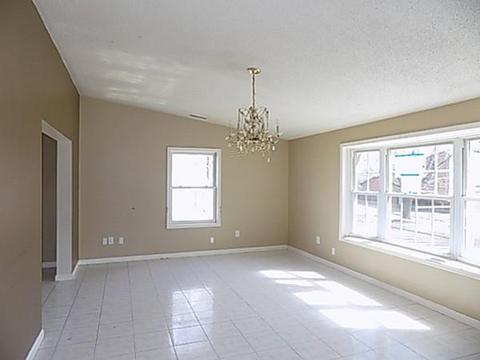 30 Sanderson St, Springfield, MA 01107 photo 9