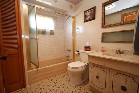 8 Douglas Rd, Saugus, MA 01906 photo 14