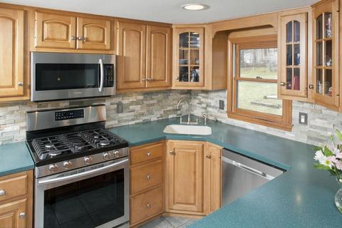 2 Eldon St, Middleboro, MA 02346 photo 4
