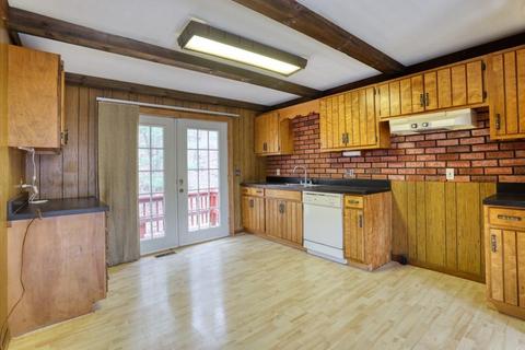 77 Brays St, Chicopee, MA 01020 photo 5