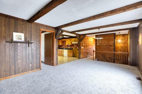 77 Brays St, Chicopee, MA 01020 photo 4