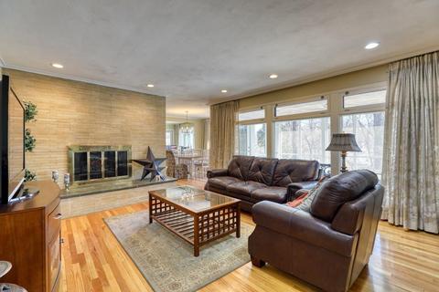 141 Pinecrest Dr, Springfield, MA 01118 photo 2