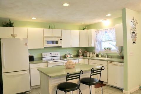 2 Carnation Cir #D, Reading, MA 01867 photo 10