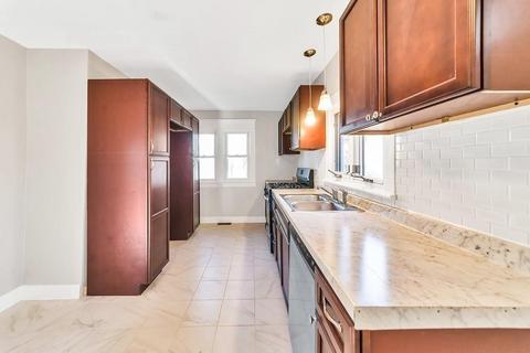 57 Melville St, Springfield, MA 01104 photo 5