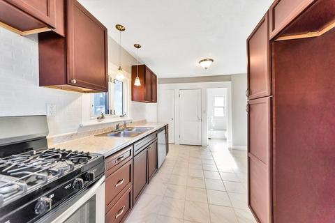 57 Melville St, Springfield, MA 01104 photo 4