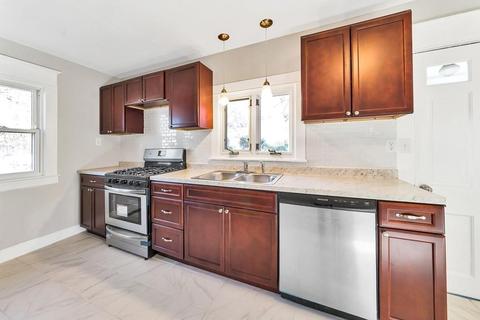 57 Melville St, Springfield, MA 01104 photo 3