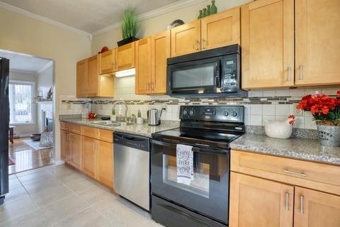 64 Amos Dr, Springfield, MA 01118 photo 4