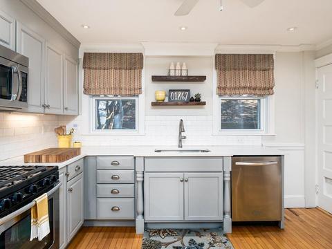 32 Grand St, Reading, MA 01867 photo 6
