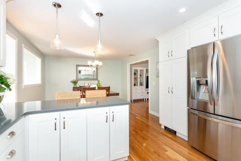 16 Surrey Ln, Needham, MA 02492 photo 4
