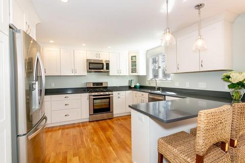 16 Surrey Ln, Needham, MA 02492 photo 2