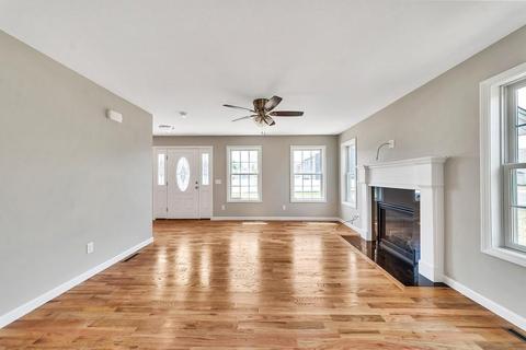 94 Joanne Dr, Springfield, MA 01119 photo 2