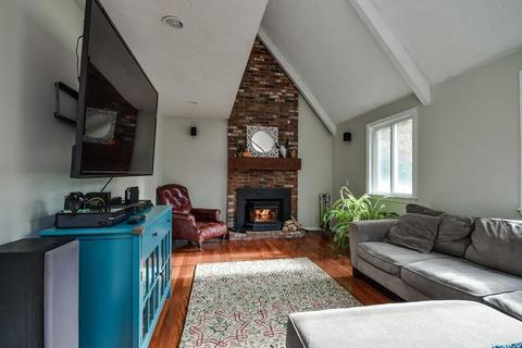 16 Arnold Rd, Framingham, MA 01701 photo 2