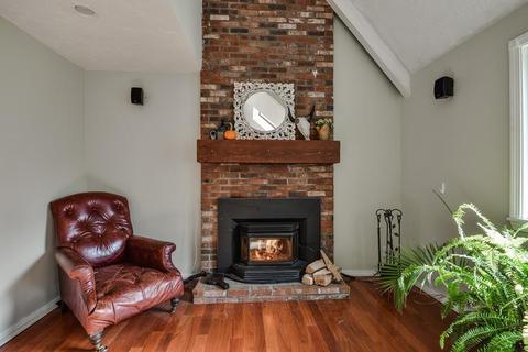 16 Arnold Rd, Framingham, MA 01701 photo 3