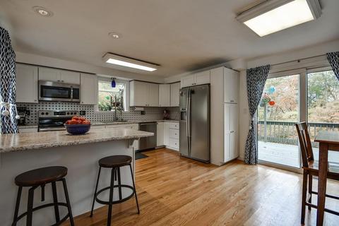16 Arnold Rd, Framingham, MA 01701 photo 5