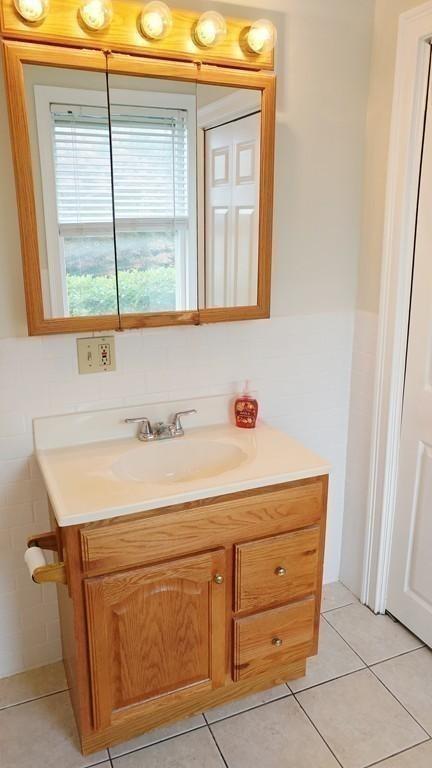 2 Cliff St, Saugus, MA 01906 photo 17