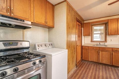 197 Phoenix Ter, Springfield, MA 01104 photo 5