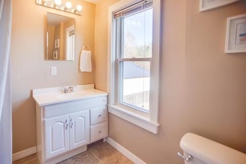 33 Mohegan Ave, Springfield, MA 01151 photo 18