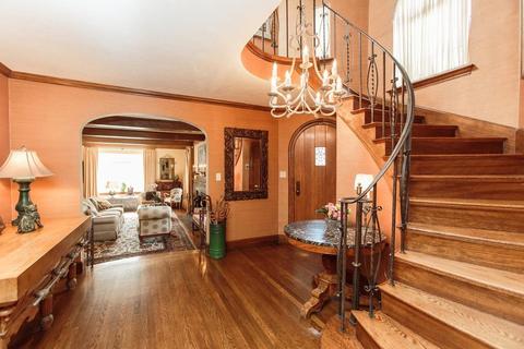 175 Cliff Rd, Wellesley, MA 02481 photo 2