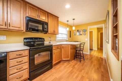 23 E Primrose Dr, Longmeadow, MA 01106 photo 2