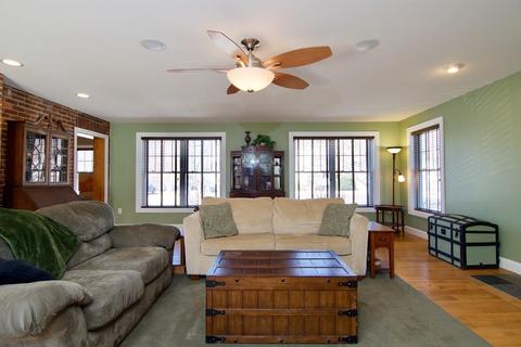 150 Pine St, West Springfield, MA 01089 photo 4