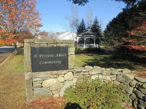 19 Concord Ct, Webster, MA 01570 photo 2