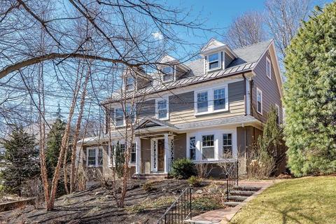 54 Blake Rd, Brookline, MA 02445 photo 3