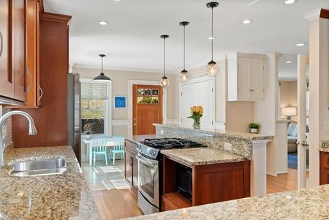 41 Pilgrim Rd, Marblehead, MA 01945 photo 4